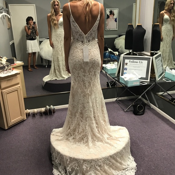 Wedding gown, sequined and beaded. - Picture 4 of 4